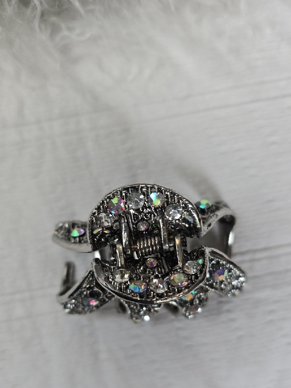 Vintage Style Rhinestone Filigree Claw Clip - Picture 3 of 10